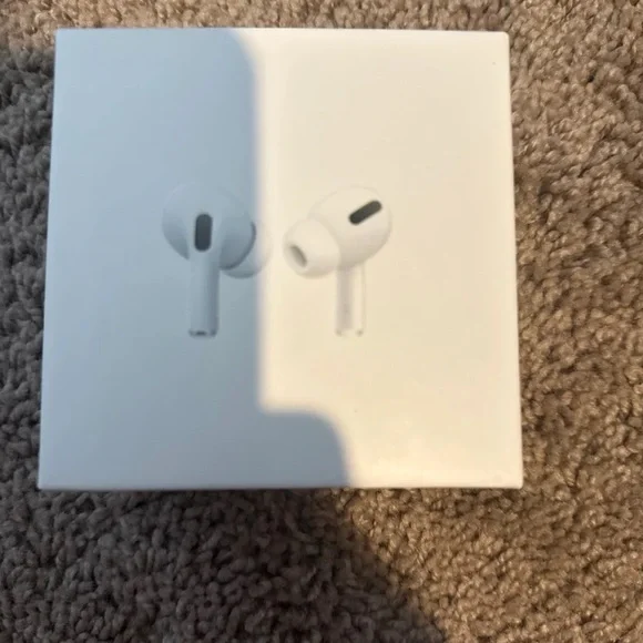 Apple AirPods Pro with MagSafe Charging Case